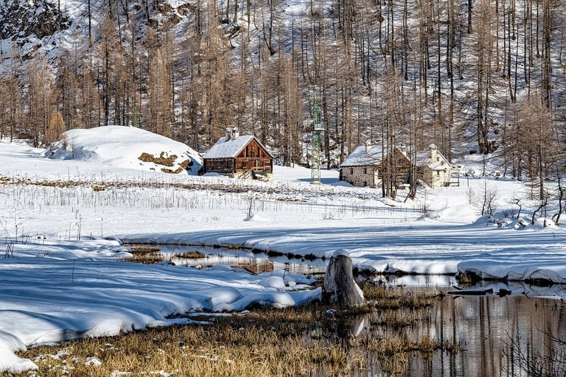 Lakefront Cabin Retreat